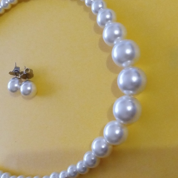 White  Pearl Necklace & Earrings Gift Set - Picture 2 of 5
